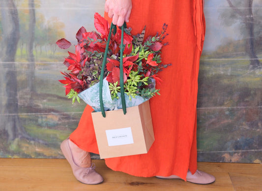 Bouquet mix de tallos secos y preservados · Tonos rojizos