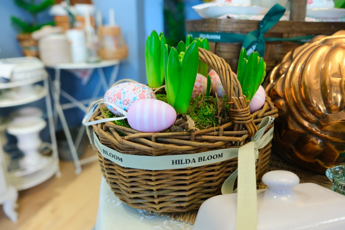 Cestita con bulbos y huevos de pascua (Copia)