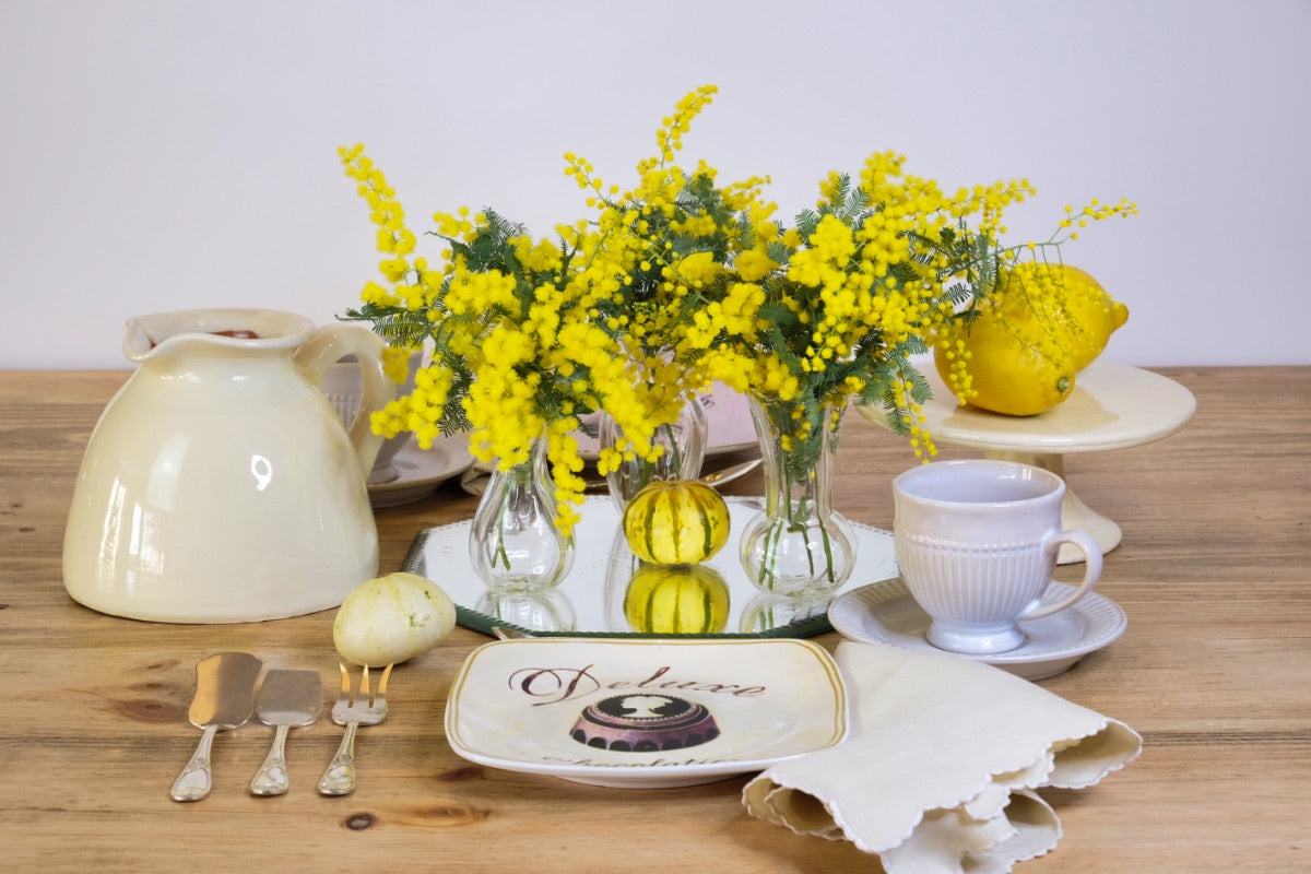 Mini jarrones con mimosa